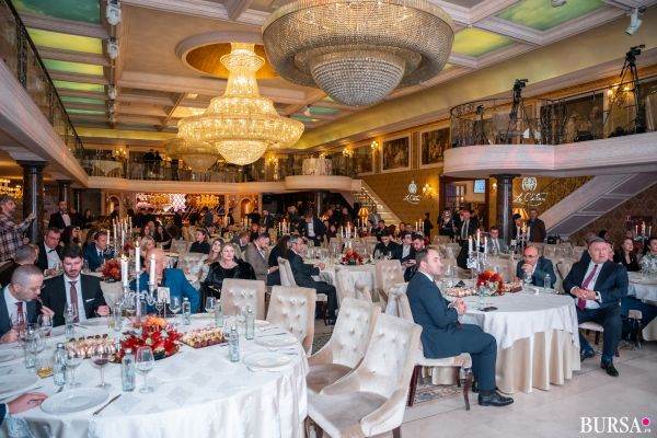 Zeci de mesaje de felicitare pentru ziarul BURSA